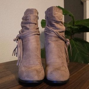 NUDE BOOTIES WITH FRINGE | BLOCK HEEL